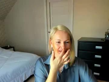 alicee__grace — Welcome to my room! #feet #mature #milf #natural #nonude