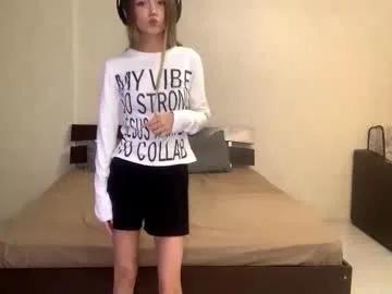 glennbloebaum — G: take off my  bra #new  my name is Catalina, I'm #18 #shy #teen #young   [140 tokens remaining]