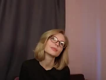 gwenkevwitch — my name is Jannie and im very new here!! ^^  goal: I'll sit on my pillow   <3 #shy #blonde #feet #young #new [299 tokens remaining]