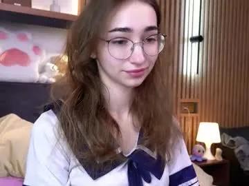 polly_bee — GOAL: time to take off my top [323 tokens remaining] Let me be your little girl... | #18 #skinny #young #teen #lovense
