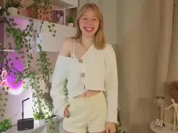 susanneguitian — GOAL: tease with shorts [120 tokens remaining] Hoping for your big thumb up!  #bigboobs #18 #teen #redhead #new