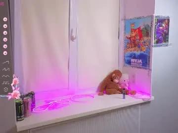 yung_leana — GOAL: handbra first time [725 tokens remaining] hello my second day here! welcom to my room  #asian #smalltits #skinny #teen #new