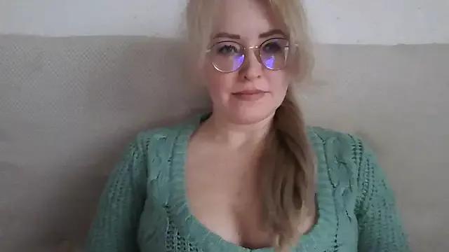 Angelina4018 on StripChat 