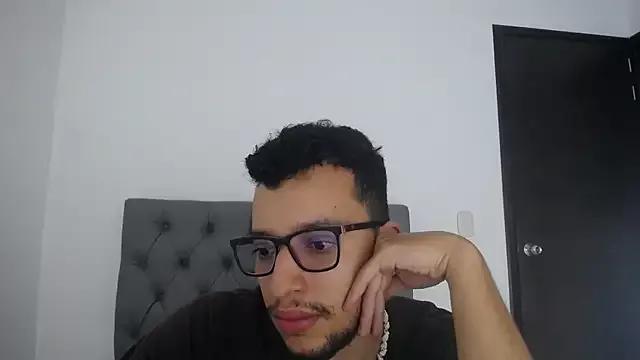 apolo_13 on StripChat 