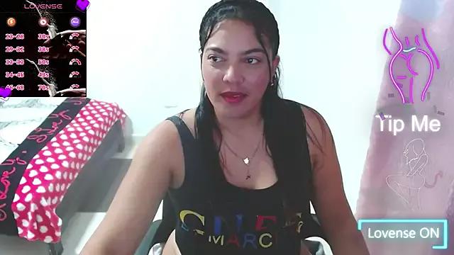 astrii_33 on StripChat 