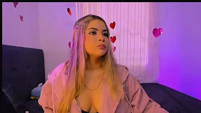 Blondie_Queen_18 on StripChat 