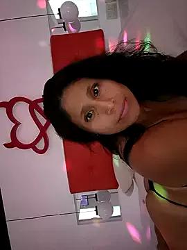 carolinar18 on StripChat 