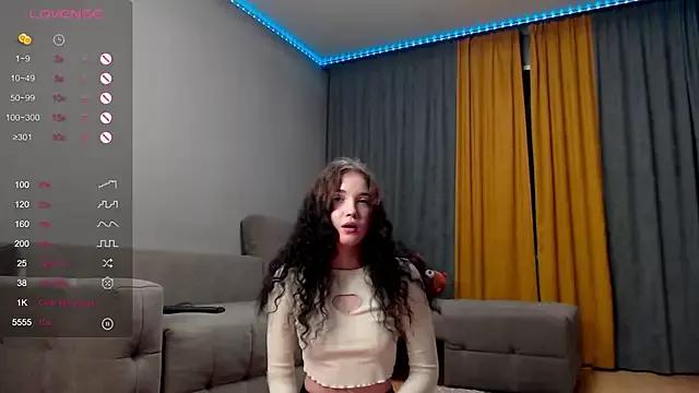 Cute_Curly18 on StripChat 