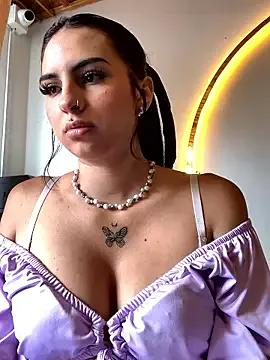 Hilary_pink11 on StripChat 