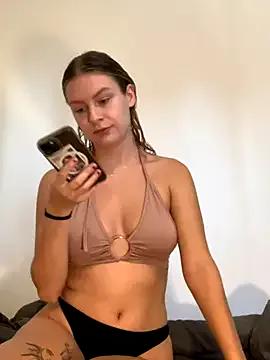 Juicycouple69 on StripChat 