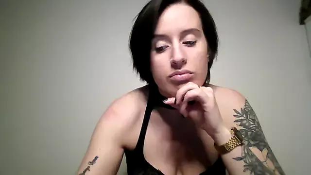 Lindsay_00off on StripChat 