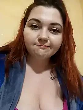 LouiseHomeX on StripChat 