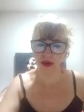 MiaSalvatore1 on StripChat 