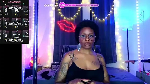 NaturalNae on StripChat 