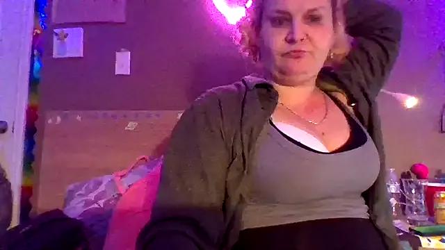 roseyred7587 on StripChat 