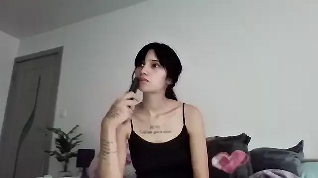 TinyLizzy69 on StripChat 