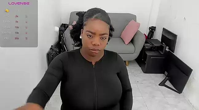 yuliana_ebony on StripChat 